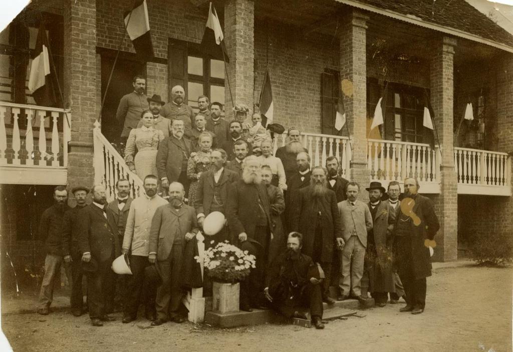 1902 Første forsøk på å etablere en selvstendige kirke i et