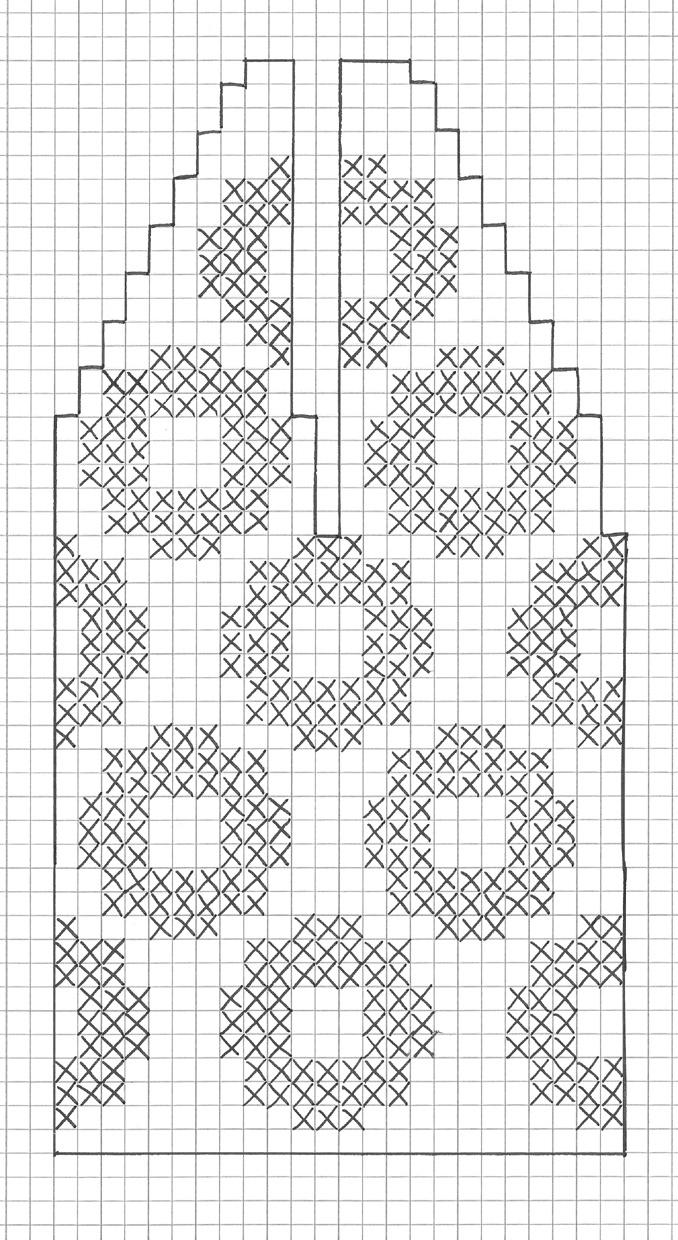 Skift til grått og fortsett med vrangborden i 30 omg. Skift til pinne 5 mm og strikk etter diagrammet. Mønsteret gjentas 4 ganger på omgangen.