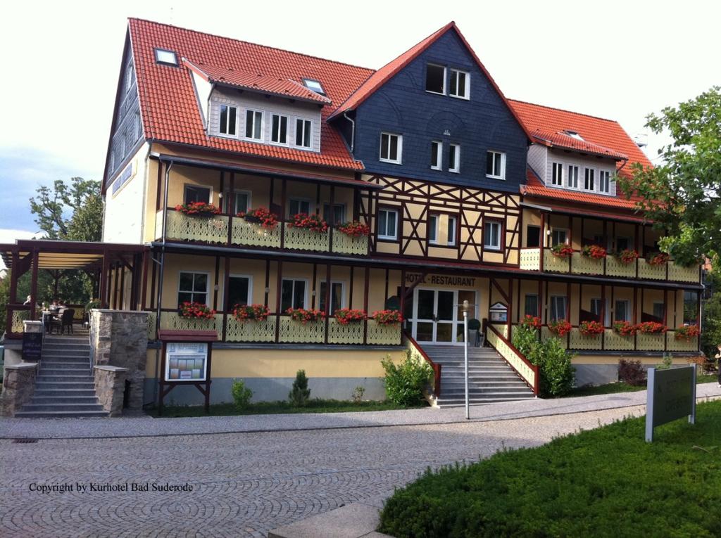 Kurhotel Bad Suderode Mer om Quedlinburg finner Du hos: Quedlinburg Information Markt 4 D-06484 Quedlinburg Telefon: +49 39 46/90 56 24 Faks: +49 39 46/90 56 29 Epost: qtm@quedlinburg.