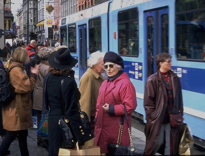 Meter Gåing er en del av alle reiser Gjennomsnittlig ganglengde i forbindelse med ulike transportmidler Meter 1200 1000 968 800 809 600 603