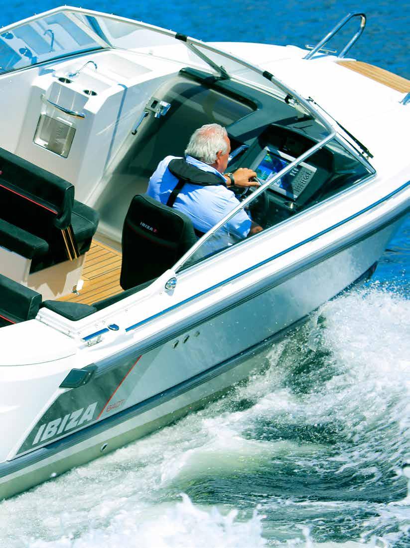 Når Ibiza-sjef Helge Duus tester båtene sine for maksimal motorstørrelse, tar han i litt ekstra.