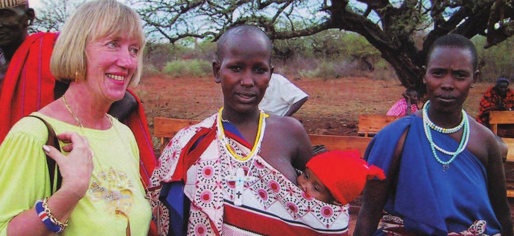 Å yte det folk virkelig ønsker Tønsberg-klubbens Ellen Margrethe Aarhus sammen med masaikvinner i Tanzania.