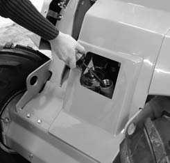 Dersom maskinen er utstyrt med ojekjøer, ska kjøeren rengjøres med trykkuft ved hver service og oftere hvis asteren arbeider i støvet eer skittent mijø. 2.