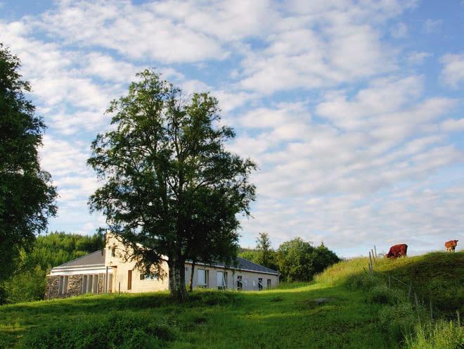 Melken som er av førsteklasses kvalitet, er levert fra to av nabogårdene til klosteret. Brødrene i klosteret har tilpasset sine produksjonog kontrollrutiner til bearbeidingen av helt fersk melk.