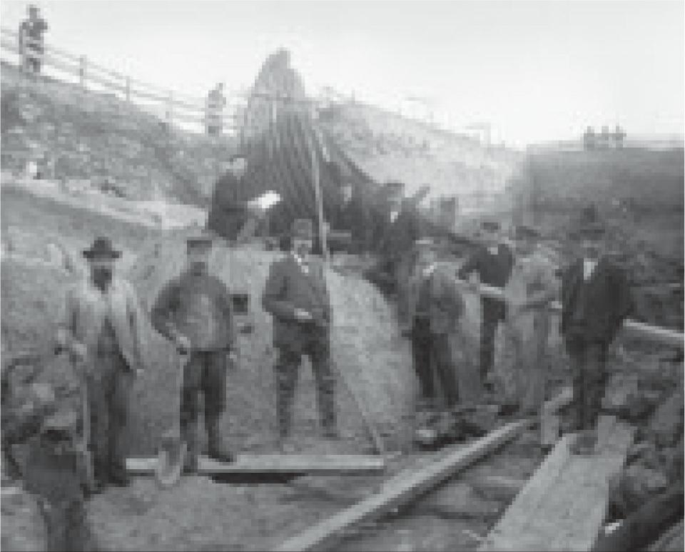 Oseberghaugen ble undersøkt i 1904. Noen av fortellingene er litt triste. De handler om mennesker og dyr som dør.