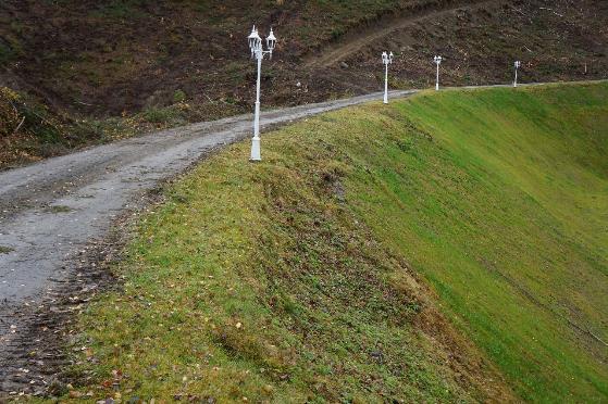 Side: 15 uforstyrrede masser er naturlig komprimert, og skråningen står fordi røtter og vegetasjon er med på å justere vanninnholdet og stabilisere skråningen.