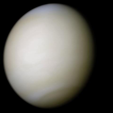 Mariner 10 Mariner 10 ble skutt opp i november 1973 med mål å fly forbi både Venus og Merkur. Hovedformålet var å studere planetenes atmosfære, overflatetrekk og fysiske egenskaper.