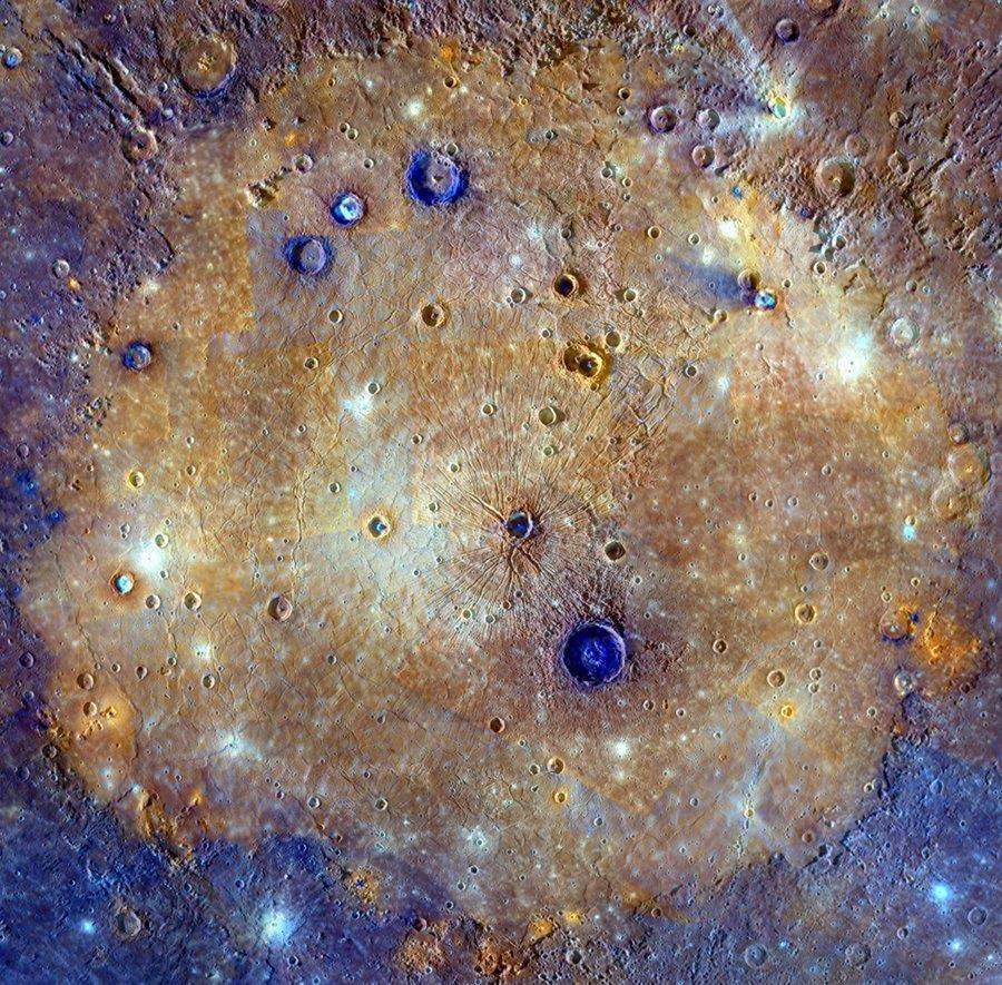 Messengers oppdagelser Messenger tok mer enn 250 000 bilder av Merkur i forskjellige bølgelengder.