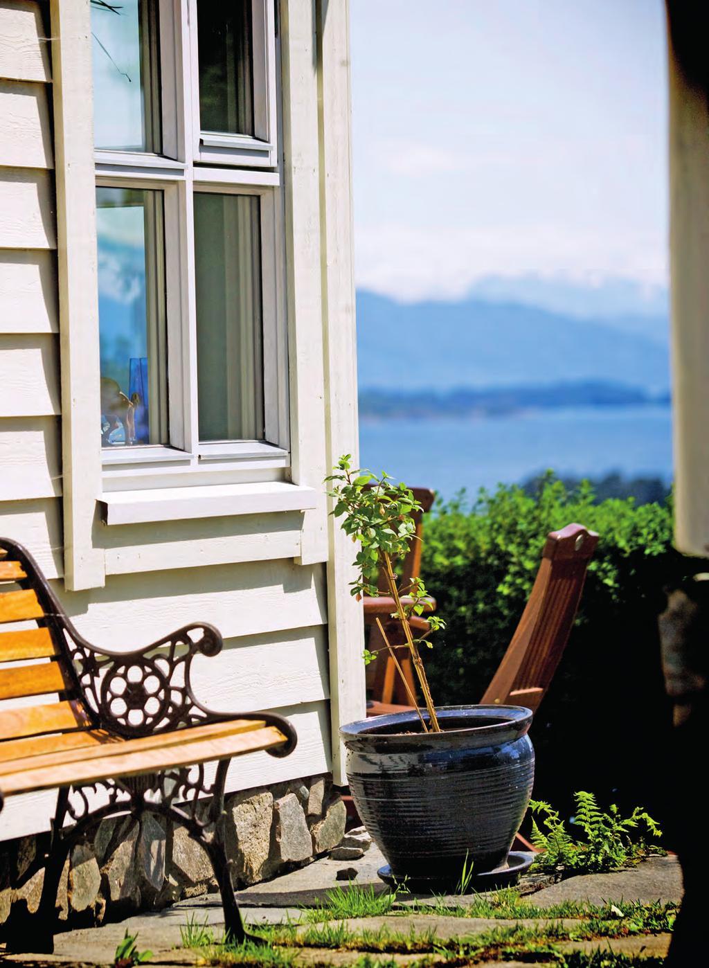 Lyssand en av Norges mest erfarne vindus- og dørprodusenter Lyssand var opprinnelig en produsent av håndlagde vindu og tremøbler.