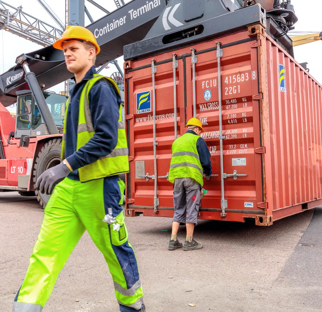 containerterminal med ukentlige anløp av containerlinjer til Antwerpen, Bremerhaven, Hamburg, Rotterdam, Immingham og Baltikum Internasjonal stykkgodsterminal