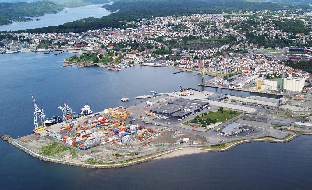 LARVIK HAVN KF ÅRSRAPPORT 216 Dette er Larvik Havn Med sin sentrale beliggenhet på Østlandet, korte innseiling og moderne fasiliteter er Larvik Havn et viktig og naturlig knutepunkt mellom sjø- og