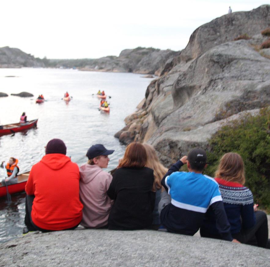 Heia Eidene er en stor eiendom med flere bygninger, skog, strand,