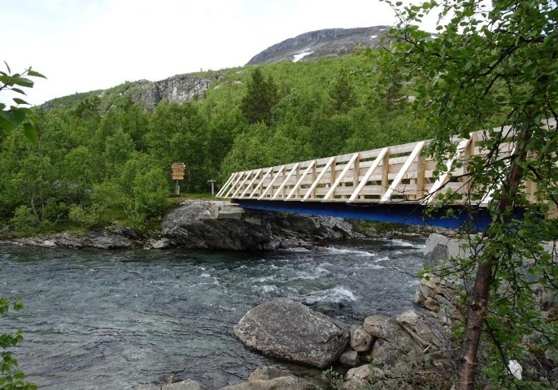 Traseval 1 går omtrent etter raud line på