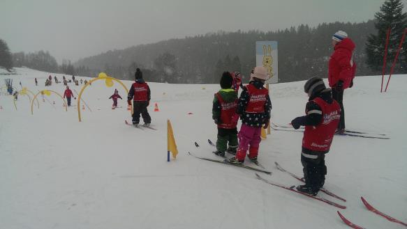 Skiskole: De siste årene har vi reist på skiskole med Petter Sprett og Førskolebarn i januar/ februar måned.