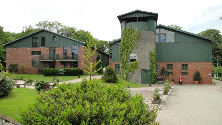 Golfhotel Gut Apeldör Dette sjarmerende og landlige golfhotellet ligger naturskjønt til i Nordtyskland, ca. 80 kilometer fra den danske grensen.