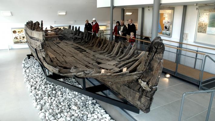 Gå en tur langs elven og nyt atmosfæren blant de flotte båtene. Schifffahrtsmuseum Nordfriesland (.1 km) Schifffahrtsmuseum Nordfriesland ligger like sydvest for Marienkirken i Husum.