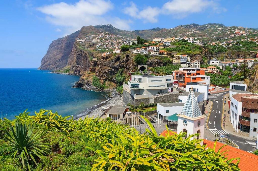 MADEIRA SPESIAL 2017/2018 Madeira er den blomsterrike og gjestfrie øya i Atlanterhavet du kan reise til hele året på grunn av det milde og behagelige klimaet.