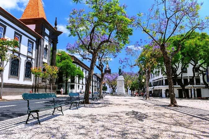 PROGRAM Veiledende program, endringer kan forekomme. DAG 1 ANKOMST MADEIRA, PORTUGALS BLOMSTERØY Vi møtes av reiseleder i ankomsthallen, og blir introdusert for øya på vei til hotellet.