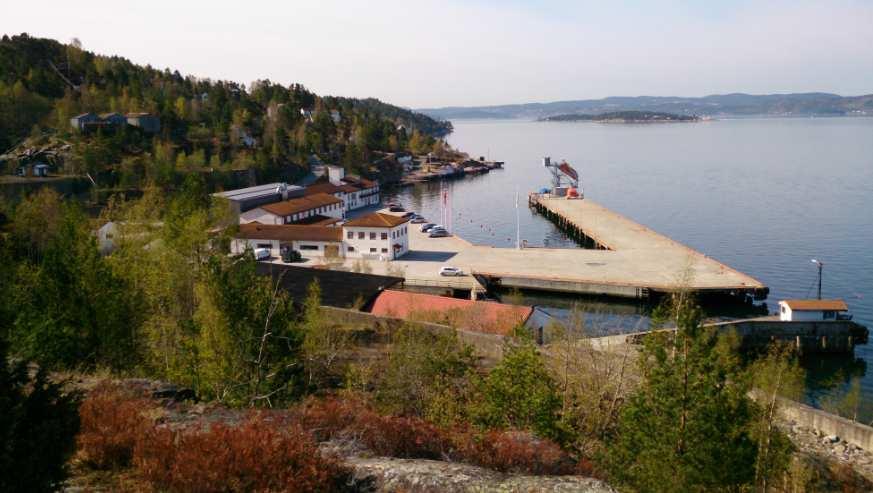 Årsaken til denne verdivurderingen er områdets bygningsmiljø med butikk, molo og bebyggelse fra tidlig 1900-tall, samt flere meget godt bevarte sommerhus.