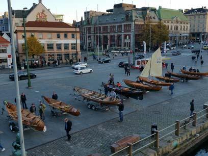 Oselvarklubben Årsberetning 2016 10 OSELVARKLUBBENS BOKPROSJEKT Oselvarklubbens bokverk, ført i pennen av Kjell Magnus Økland, Oselvar den levande båten gikk i trykken i september og ble lansert ved