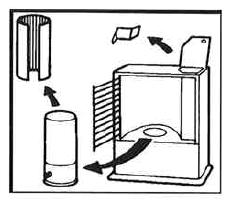 Brukerveiledning Klargjør ovnen for bruk på følgende måte: 1. Utpakking Ta ovnen ut av esken. Fjern tapen fra beskyttelsesgitteret og åpne gitteret ved å trykke gitteret opp.