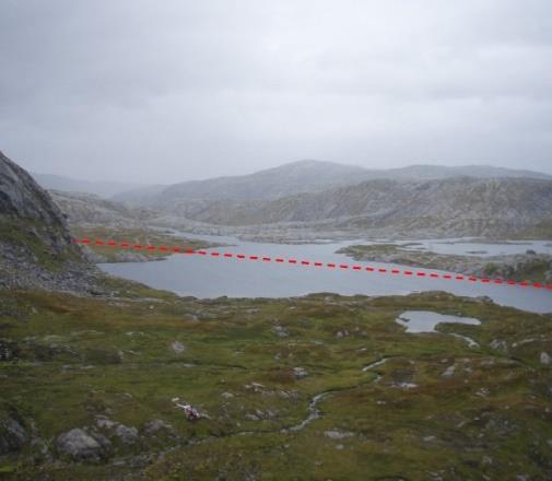 Brattlivannet som er avbildet til høyre er det største vannet som vil være over tunnellengden. Stiplet linje viser ca. hvor tunnel vil gå. Tunnelen vil passere 5m under Brattlivannet.