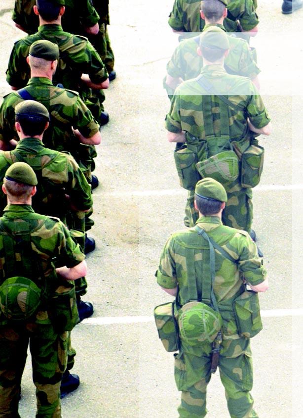 HOVEDTILTAK Veien mot e Omleggingsperiode 31. des 2001 Sjøforsvaret Hæren 1. jan Sjøforsvaret 31. mars Prosjekt 1. juli Sjøforsvaret Hæren Luftforsvaret Heimevernet 1.