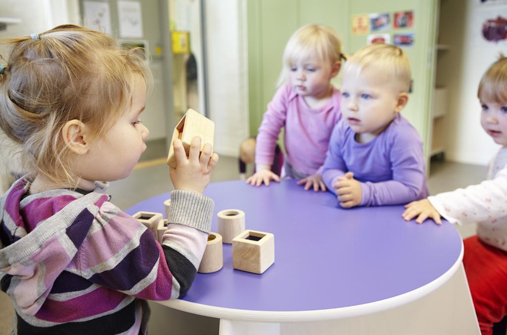 og utviklingsarbeid. Det er viktig at videreutdanningstilbudene kan innrettes slik at de kan inngå i ulike mastergrader. Staten finansierer studieplassene.