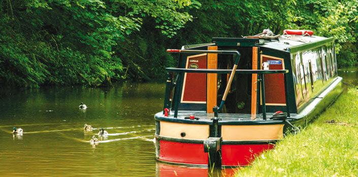 Mitt-England & Wales Kanalbåtferie i England Narrowboat i Wales & MittEngland Seil i en av våre flotte Narrowboats i fantastiske Midt-England og Wales - De 200 år gamle kanalsystemene strekker seg