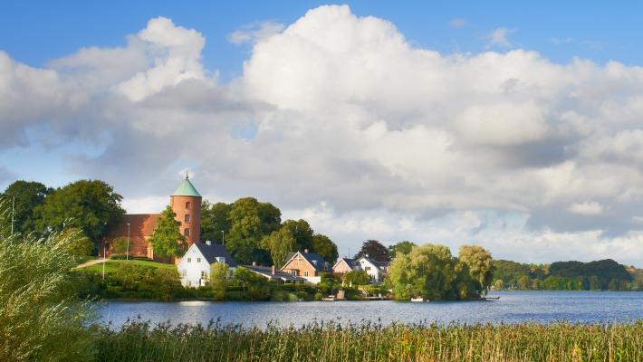 Skanderborg Museum (0.8 km) Skanderborg Museum er en samling av flere museer, herunder Ferskvandsmuseet, Frihedsmuseet, Gl.