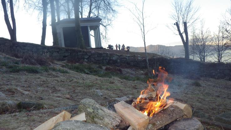 Samarbeid med barnas hjem og hjemmets medvirkning Barnehagen skal i samarbeid og forståelse med hjemmet ivareta barnas behov for omsorg og lek, og fremme læring og danning som grunnlag for allsidig