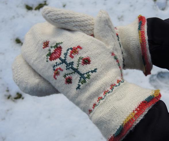 Lokalt/regionalt. Kompetanseheving. Alle husflidsbutikkane og husflidslaga i Møre og Romsdal har fått tilbod om kompetanseheving innan tema norsk ull.