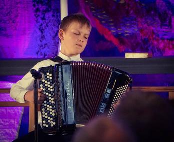 Hellerud teaterverksted spiller en fargerik