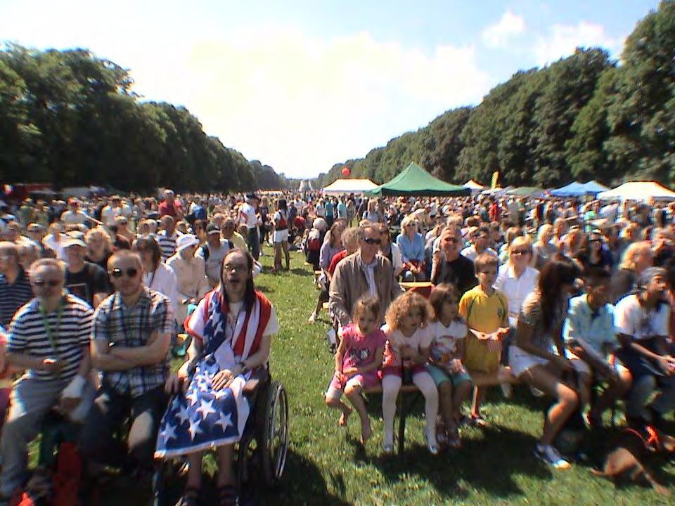 VELKOMMEN TIL FEIRING AV USAs NASJONALDAG I JULI!!! 13 Bilde fra feiringen i Frognerparken i fjor. Fra ACCNs nettside.