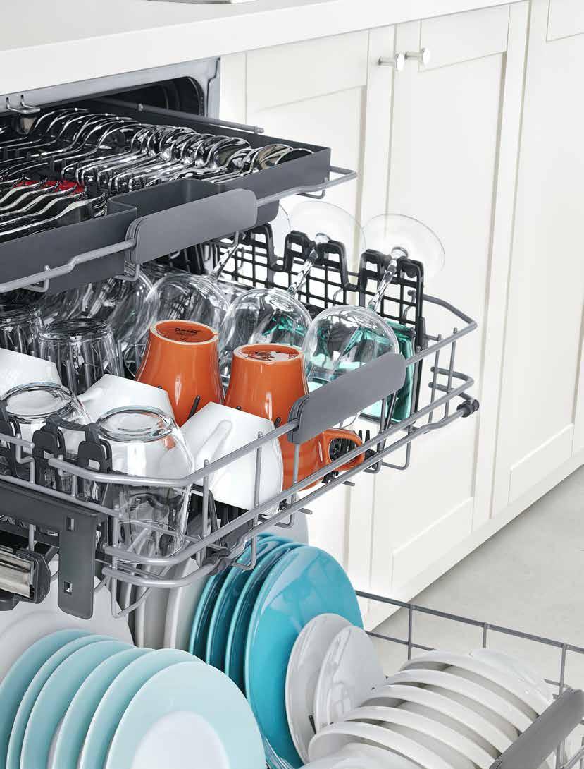 OPPVASKMASKINER En oppvaskmaskin bruker mindre vann og energi enn om du vasker opp samme mengde for hånd. Den gir et mer hygienisk resultat også.