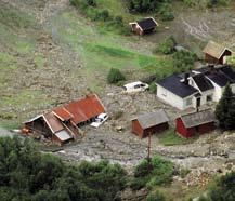 I Vang i Valdres gikk Netrosbekken over sine bredder 9. juli og inntok barneog ungdomsskolen. Vannet flommet inn i vestibyle, toaletter og lager.