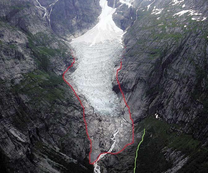 ... men brefrontene smeltet fortsatt tilbake Brenndalsbreen i Stryn, en vestlig utløper fra ostedalsbreen. Breen har gått tilbake nesten 4 m siden 2. Den røde streken viser brekanten i 1997.