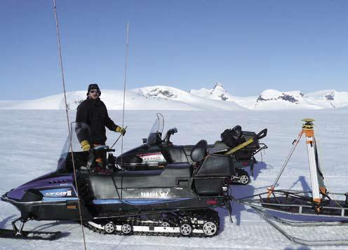 Foto: Miriam ackson Snødypsondering på Austdalsbreen Foto: Hallgeir Elvehøy