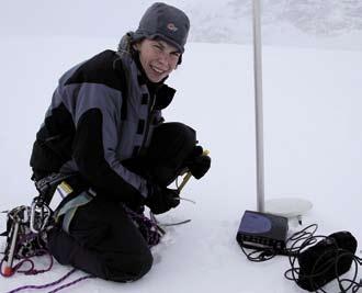 GPS-måling på Storbreen Målestake på Storbreen posisjonsbestemmes med