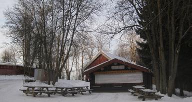 139 Tilgjengelig oppholds-/møteplass på vinteren Tilgjengelig uteområde og servering vinterstid.