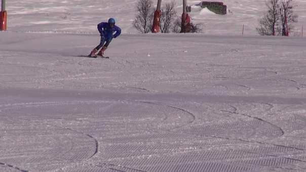 Hovden 3.5.2017 Hoftefeste og løftet innerski, her er Toralf Rusten i sving. RAPPORT FRA SAMLING PÅ HOVDEN, 28.4 1.5 2017: Sesongens første skisamling ble i år gjennomført på Hovden.