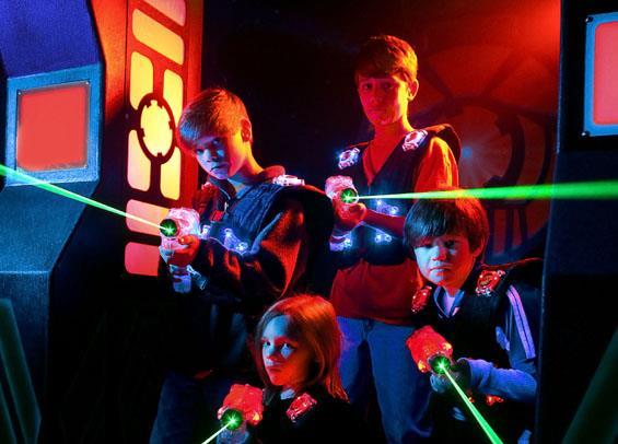 LASERTAG Alle spillere med deltakerkort (A, B eller C-kort) kan delta på lasertag GRATIS.