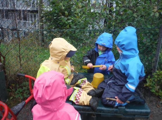 Tiltak Danning gjennom omsorg, lek og læring Barnehagen skal i samarbeid og forståelse med hjemmet ivareta barnas behov for omsorg og lek, og fremme læring og danning som grunnlag for allsidig