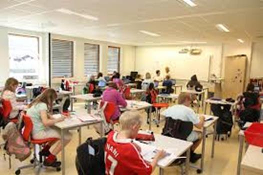 4.5.3 Tid brukt på lekser Gjennomsnittligtid brukt per dag på lekser og annet skolearbeid (utenom skoletida) for elever på ungdomsskolen i Vågå i 2015: Mindre enn 1/2 time: 14 % ½ -1 time: 36 % 1-2