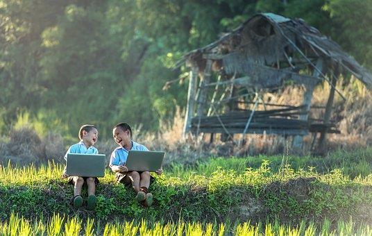 o.l. ligger utenfor skolen i tid eller fysisk område, begrenser ikke skolens aktivitetsplikt så lenge elevens opplevelse av sin