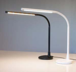 220 902200 Design LED lampe, med stor fleksibilitet og med 5 trinns reguleringsfunksjon. Fra 100 til 1100LUX. 40.000 timer. Høyde 400mm bredde 235mm og foten 125 x130mm.