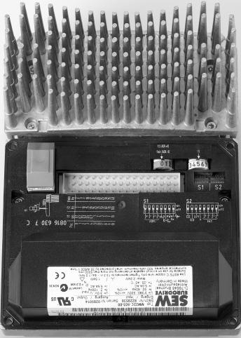 Skrue for PE-tilkobling 7. Elektronikk-koblingslist X2 8. Intern bremsemotstand BW (standard på motorer uten bremse) 9. Tilkobling av bremsespole (X3).