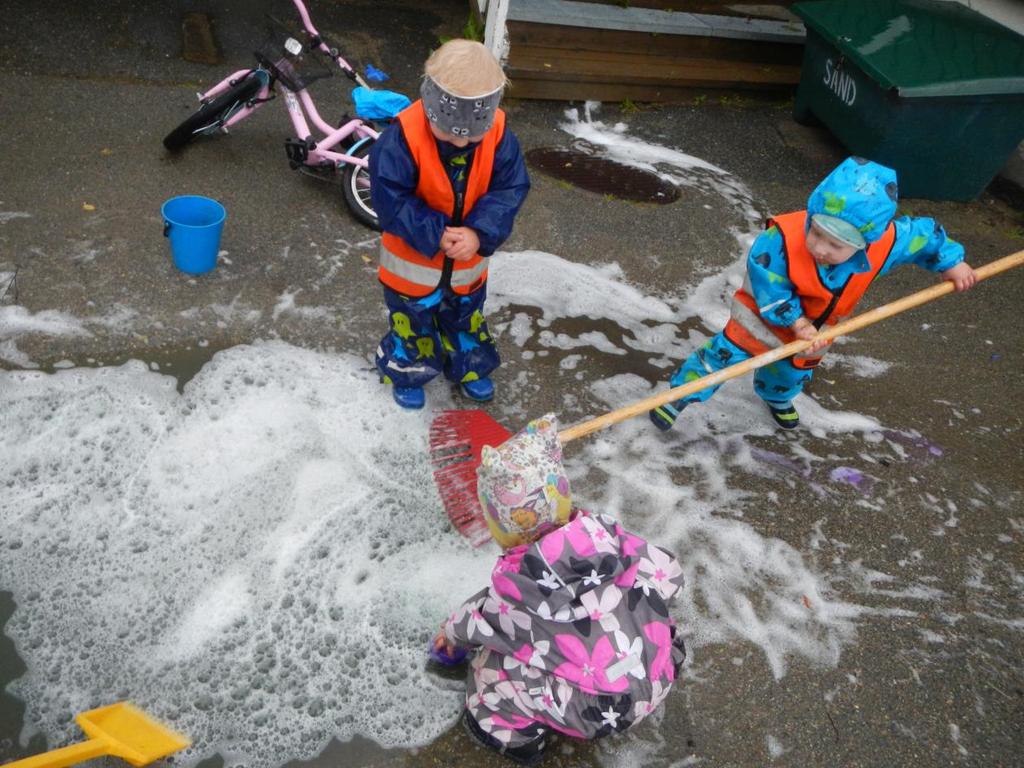 Månedsbrev for Utforskeran September/oktober 2017 Velkommen til nytt spennende barnehageår på lilleavdelinga.