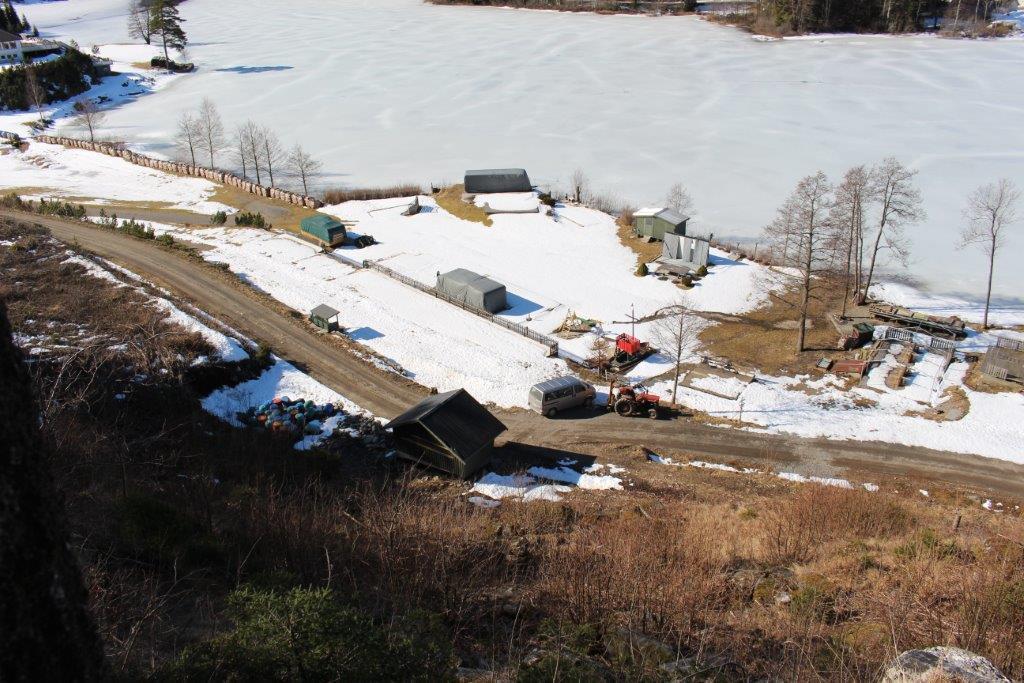 Foto tatt fra enden av traktorvegen under