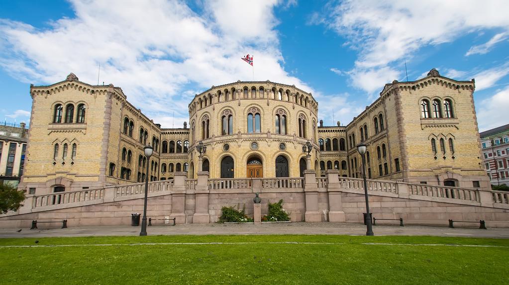 Arbeidsark 7 STORTINGSVAL Det er stortingsval kvart 4. år i Noreg. Folk med stemmerett vel kva for politikarar som skal få jobb på Stortinget.